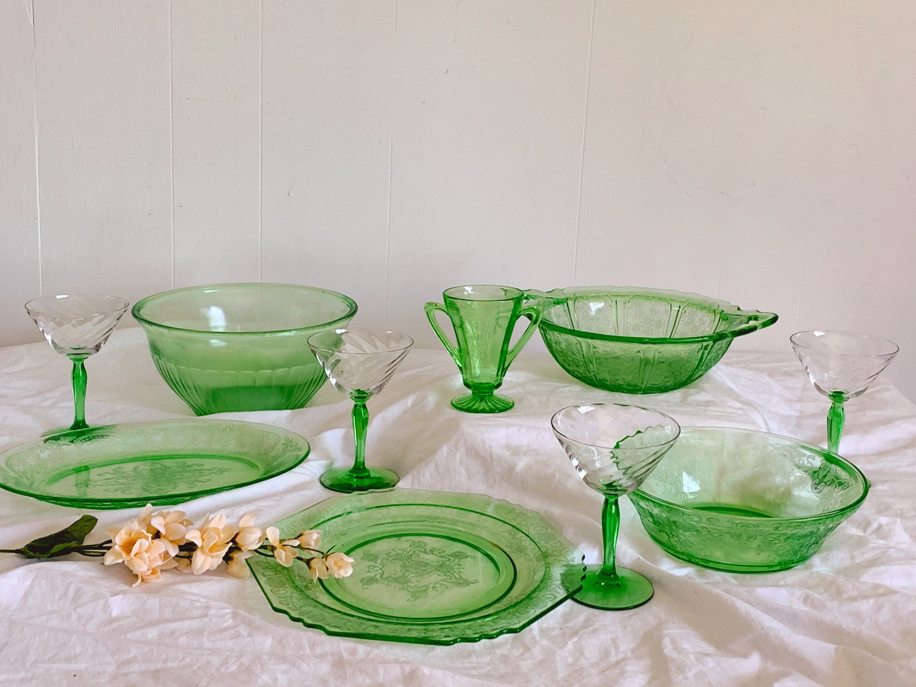 Variety of Vintage 1930s Green Depression Glass Serving Bowls, Plates, –  Urban Nomad NYC