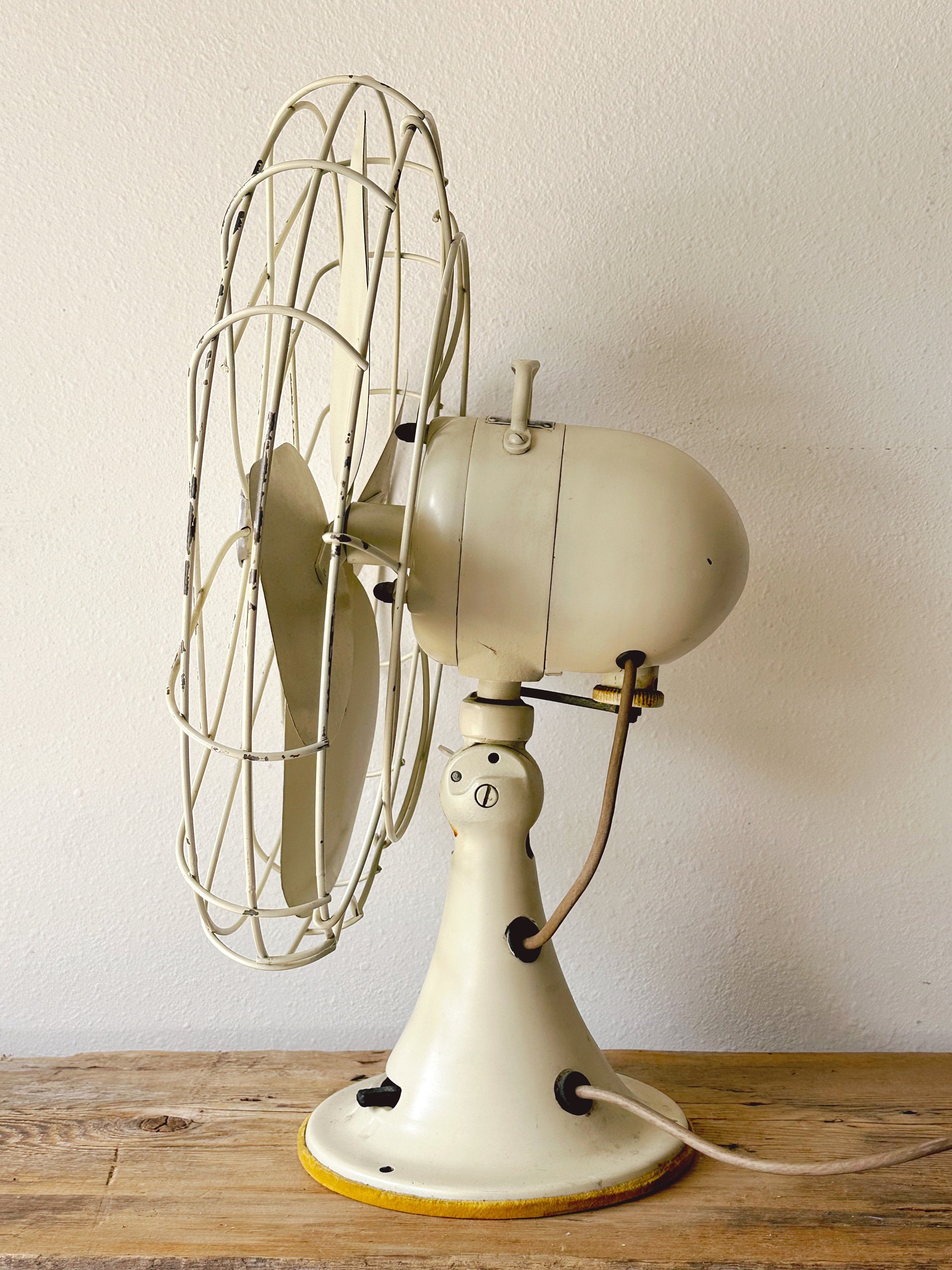 Vintage 1940s Emerson Electric Industrial 3-Speed Oscillating Electric Fan in White | 4-Blade Table Fan Model 79648-AX in Working Condition