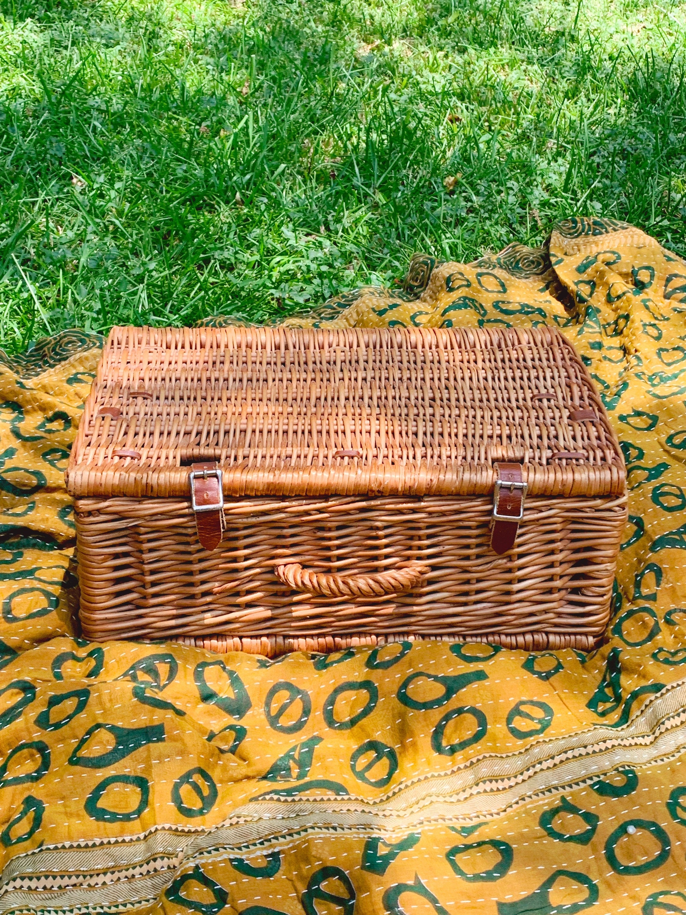 Vintage Wicker Picnic Basket Set for 2 | Includes Blanket, Plates, Utensils, Glasses and Corkscrew | Retro Summer Picnic | Outdoor Dining