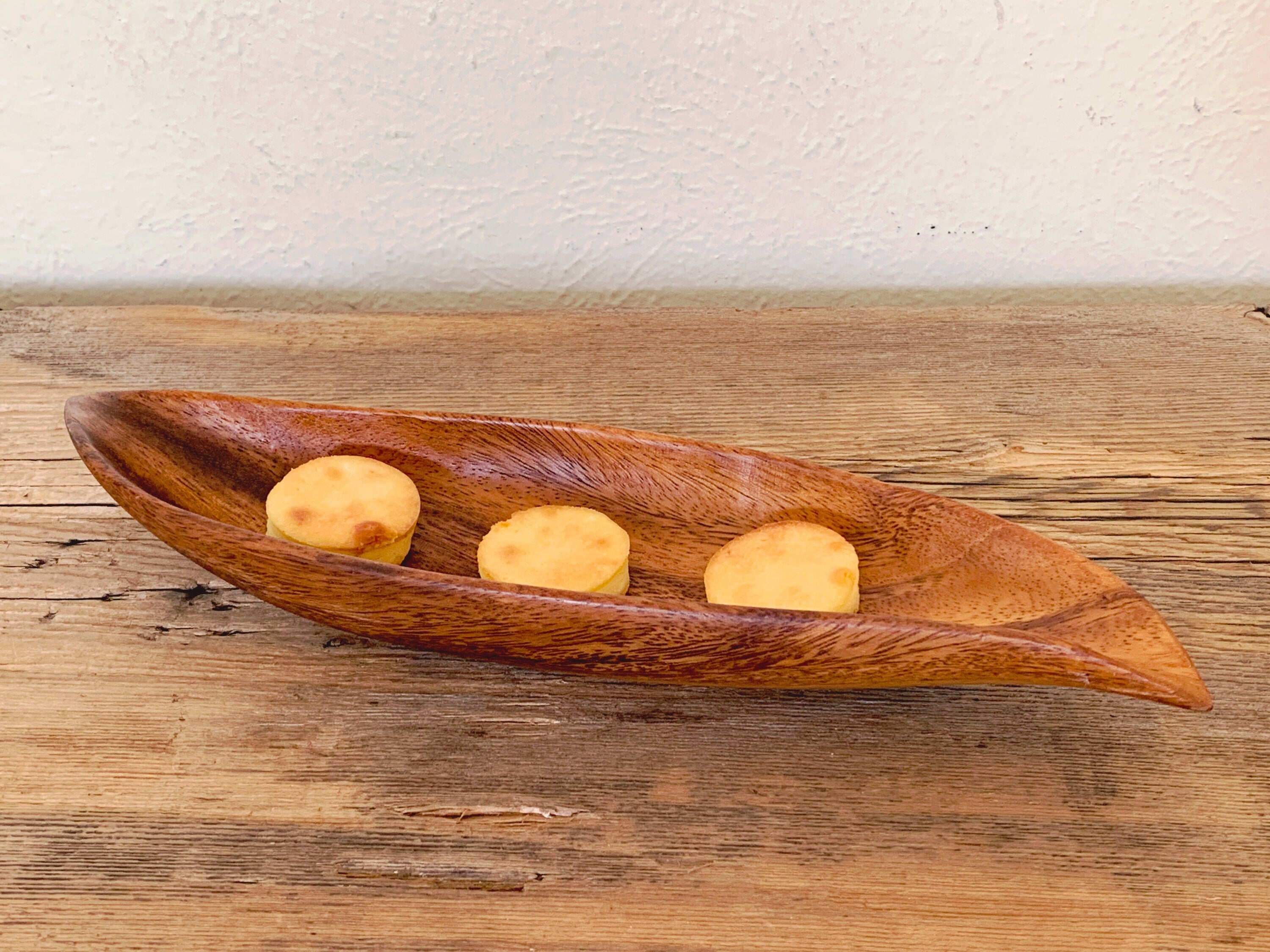 Vintage Monkey Pod Wood Leaf Shaped Serving Display in Small and Large | Hawaii Hardwood Wooden Jewelry Dish, Trinket Tray, Catchall Plate