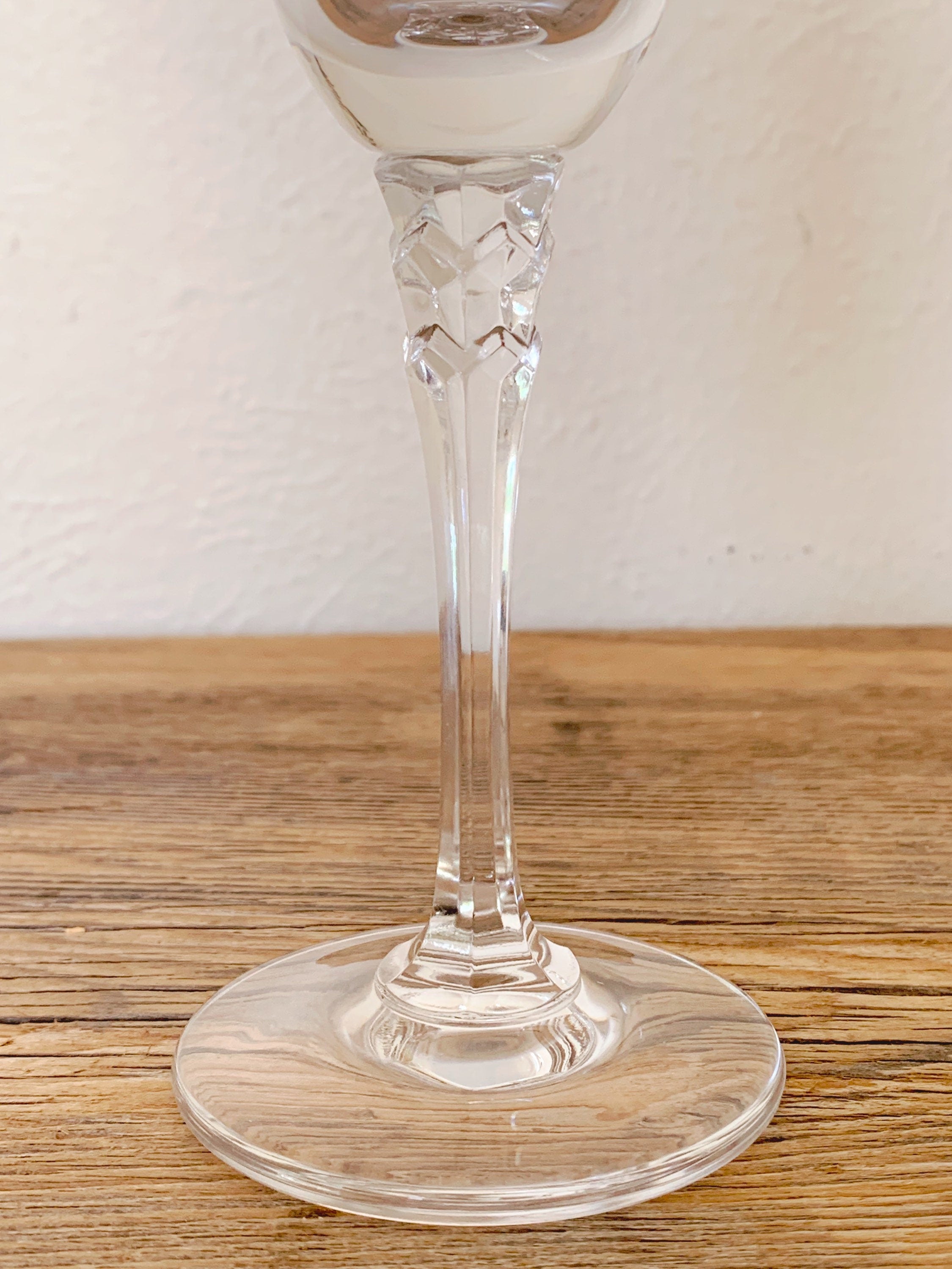Vintage Premium Crystal Champagne Flutes in Set of 2, 4, 6 or 8 | Clear Crystal Wine Glasses with Decorative Cut Stem | New Years Party