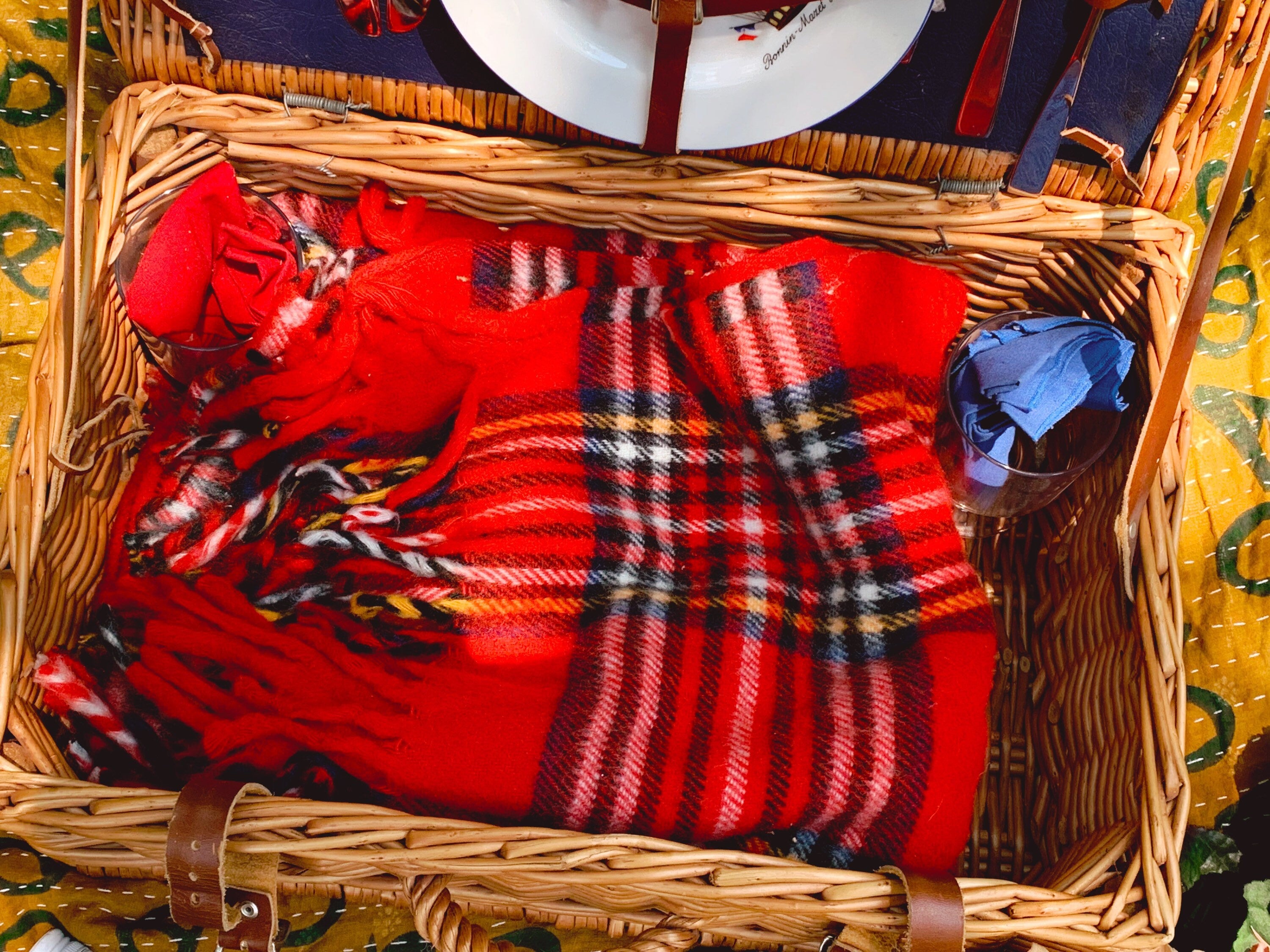 Vintage Wicker Picnic Basket Set for 2 | Includes Blanket, Plates, Utensils, Glasses and Corkscrew | Retro Summer Picnic | Outdoor Dining